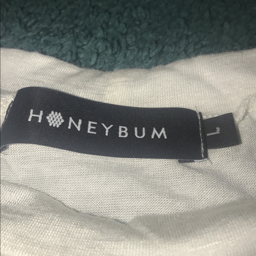 White tee - Picture 2 of 3